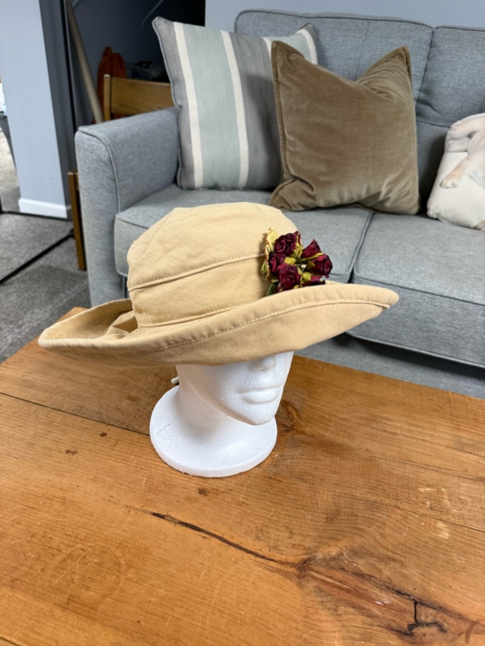 Women's Wide-Brim Floral Accent Hat - Tan